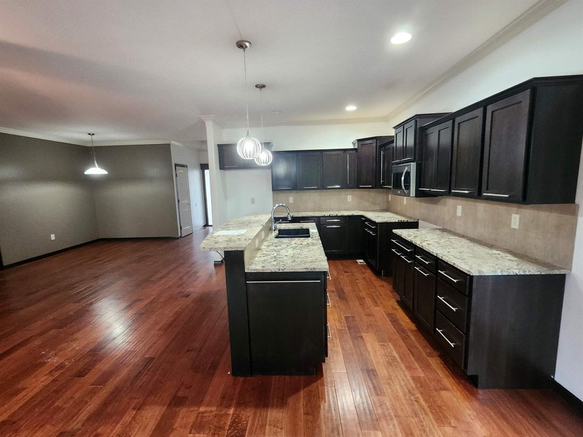 Great opportunity in gated community in East Wichita. Brick - photo 3