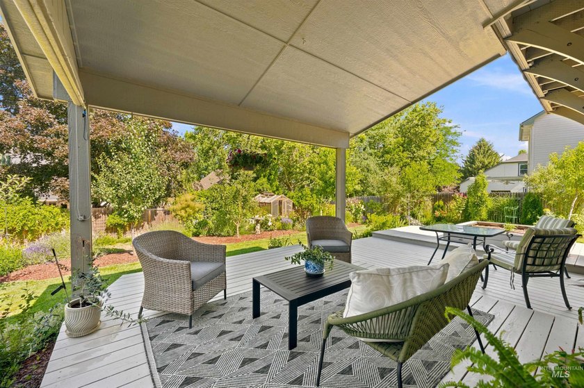 Inviting Lexington Hills home nestled on a quiet cul-de-sac - photo 6