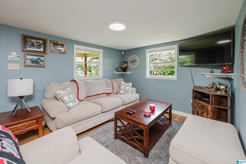 Outstanding Waterfront Cabin Retreat on Glaze Creek! Experience - photo 11