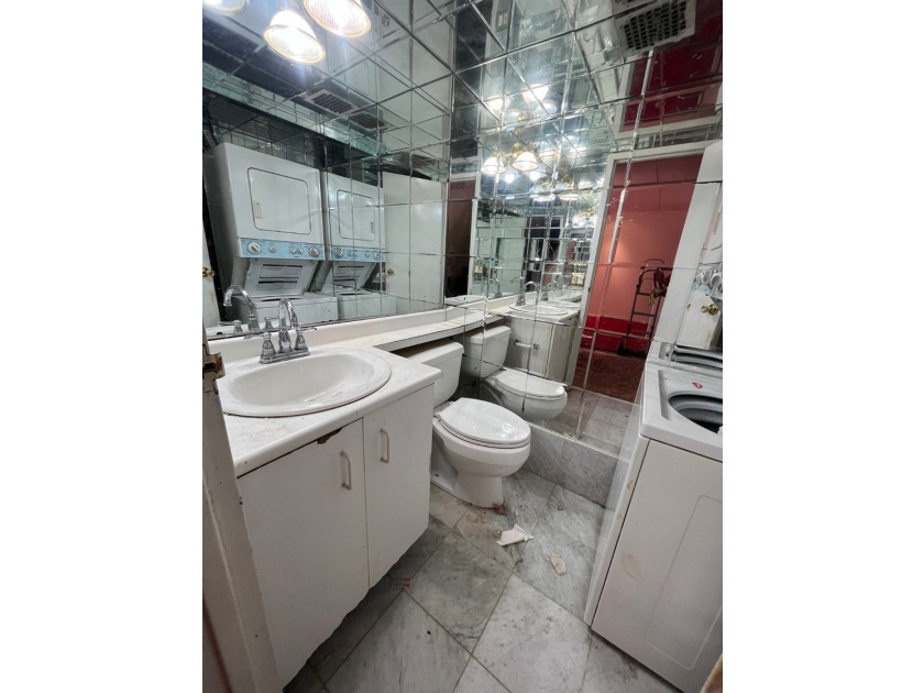 ***HANDYMAN SPECIAL, AS IS LISTING**** This unique (3) bed - photo 10