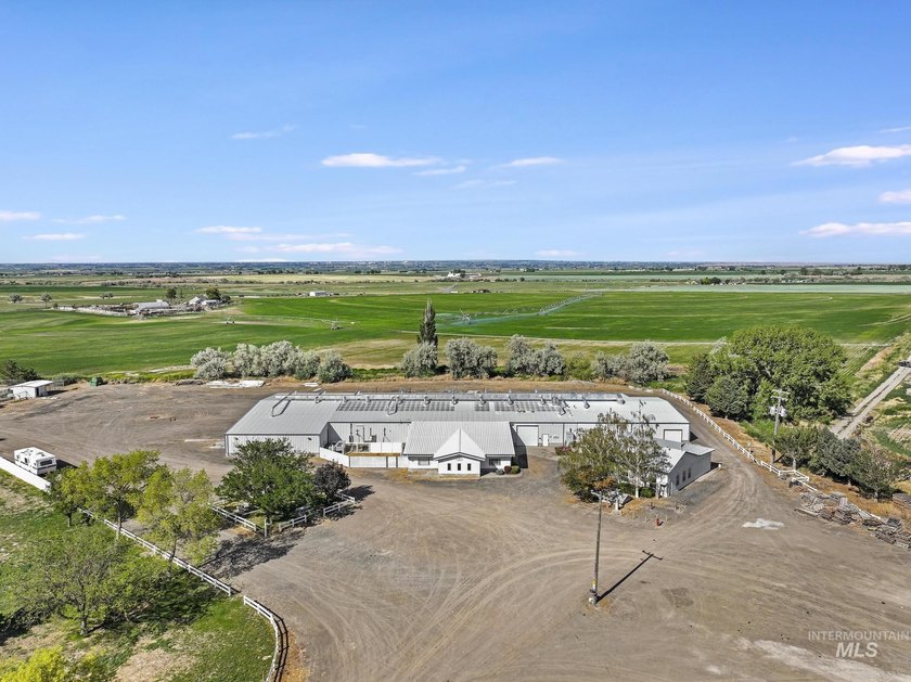 Exceptional commercial opportunity on 14.44 acres, conveniently - photo 2