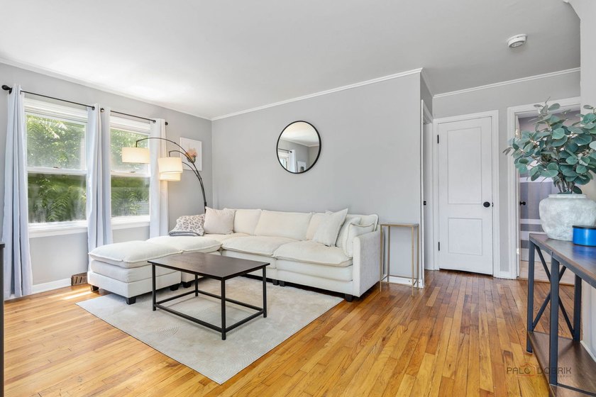 Welcome to 1506 N East End! This charming property is bigger - photo 4