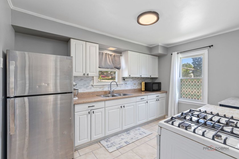 Welcome to 1506 N East End! This charming property is bigger - photo 7