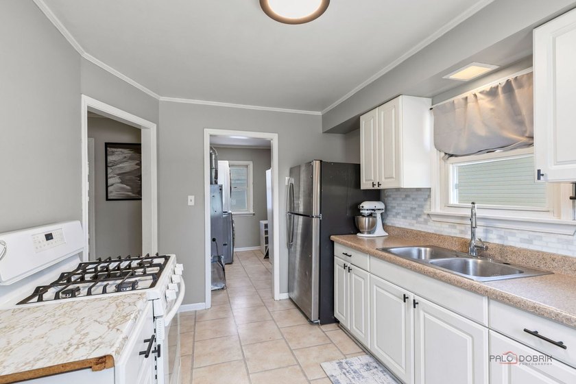 Welcome to 1506 N East End! This charming property is bigger - photo 9