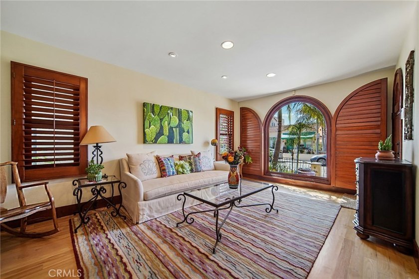 Discover the best of Belmont Shore living in this beautifully - photo 4