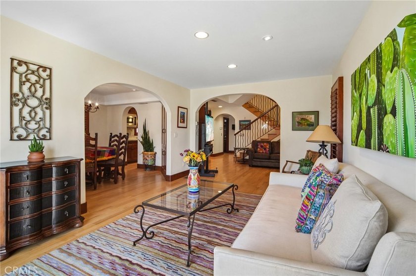 Discover the best of Belmont Shore living in this beautifully - photo 8