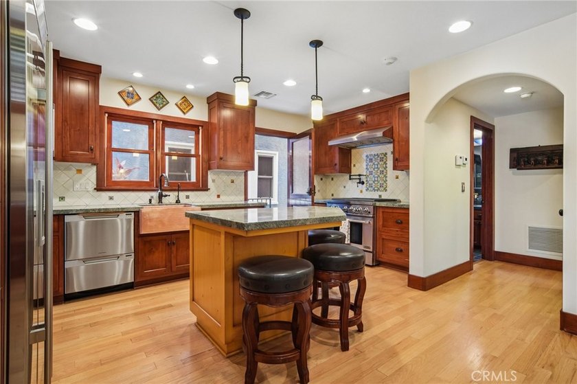 Discover the best of Belmont Shore living in this beautifully - photo 9