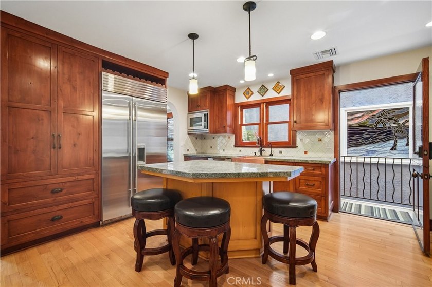 Discover the best of Belmont Shore living in this beautifully - photo 10