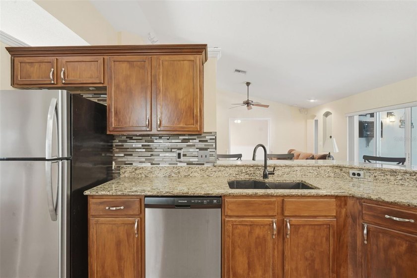 Under contract-accepting backup offers. Welcome to this - photo 13