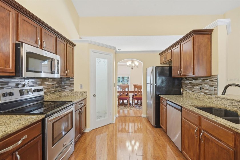 Under contract-accepting backup offers. Welcome to this - photo 14