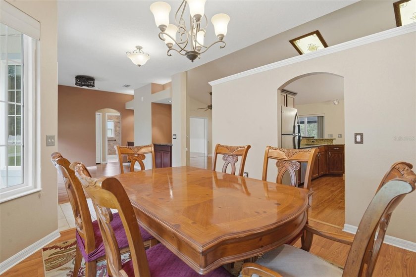 Under contract-accepting backup offers. Welcome to this - photo 15