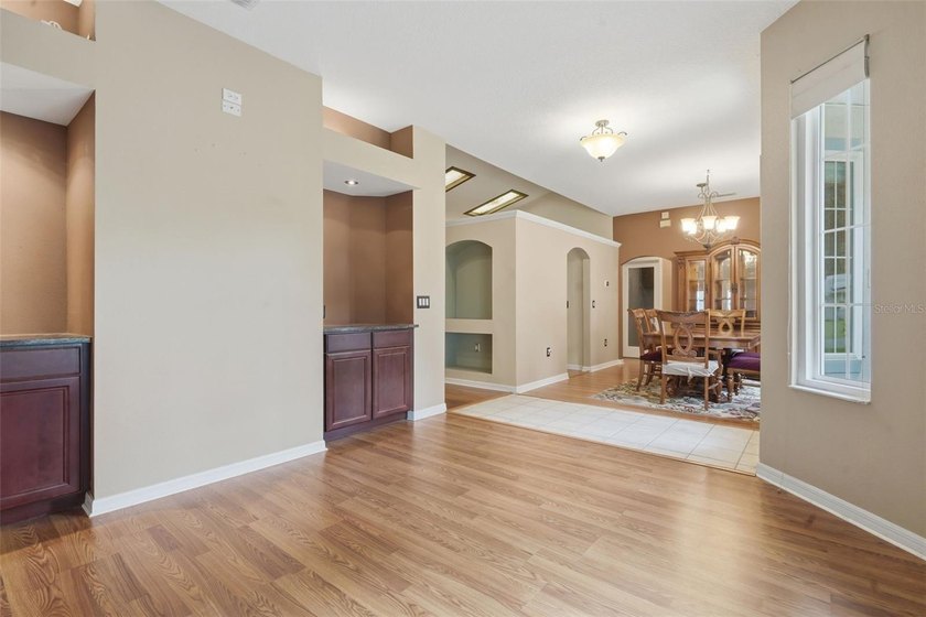 Under contract-accepting backup offers. Welcome to this - photo 17