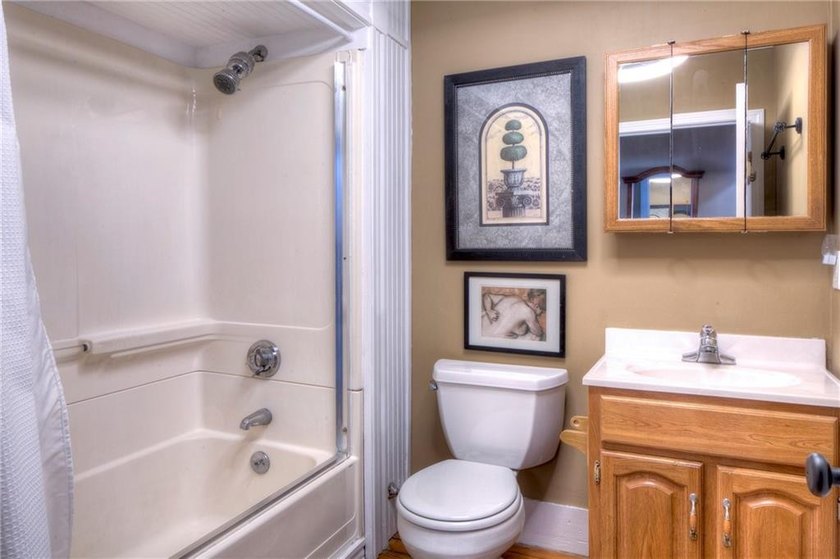 Historic Hill Townhouse just steps to Bellevue Avenue and two - photo 17