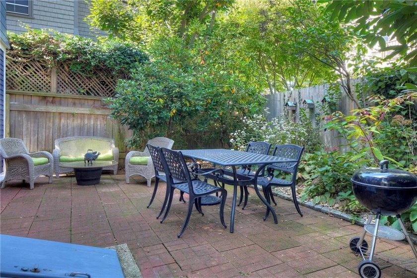Historic Hill Townhouse just steps to Bellevue Avenue and two - photo 20