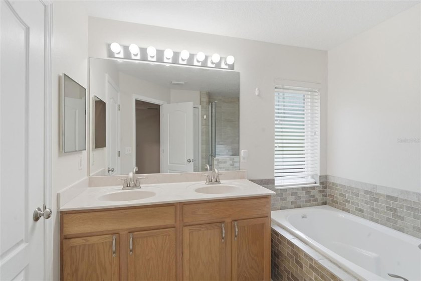 Under contract-accepting backup offers. Welcome to this - photo 23
