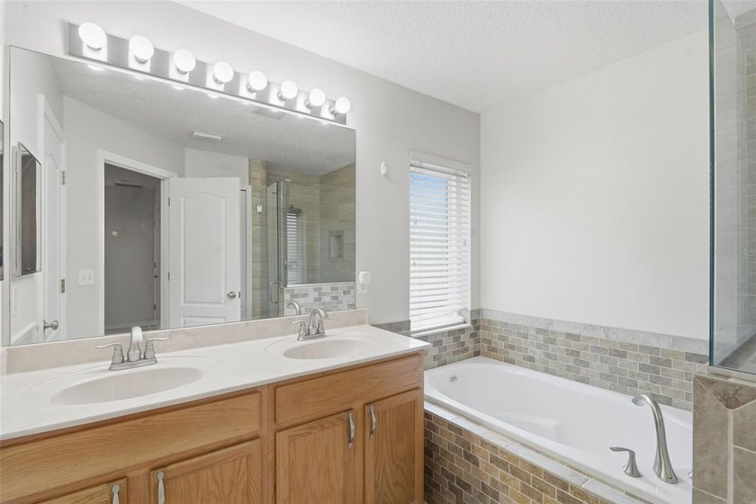 Under contract-accepting backup offers. Welcome to this - photo 24