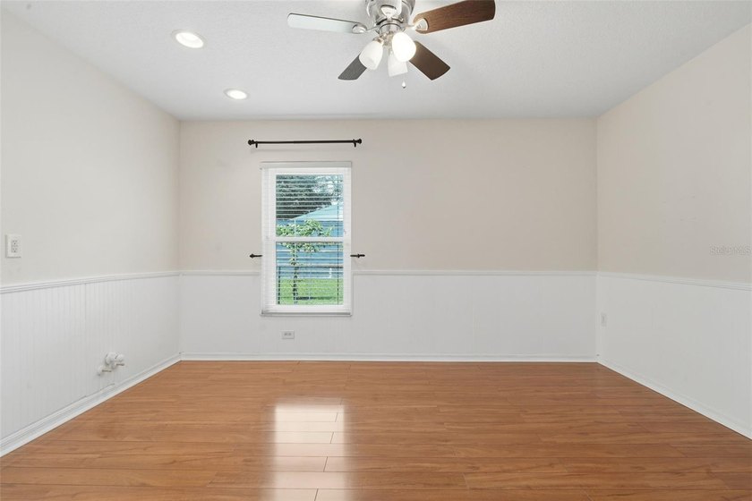 Under contract-accepting backup offers. Welcome to this - photo 27
