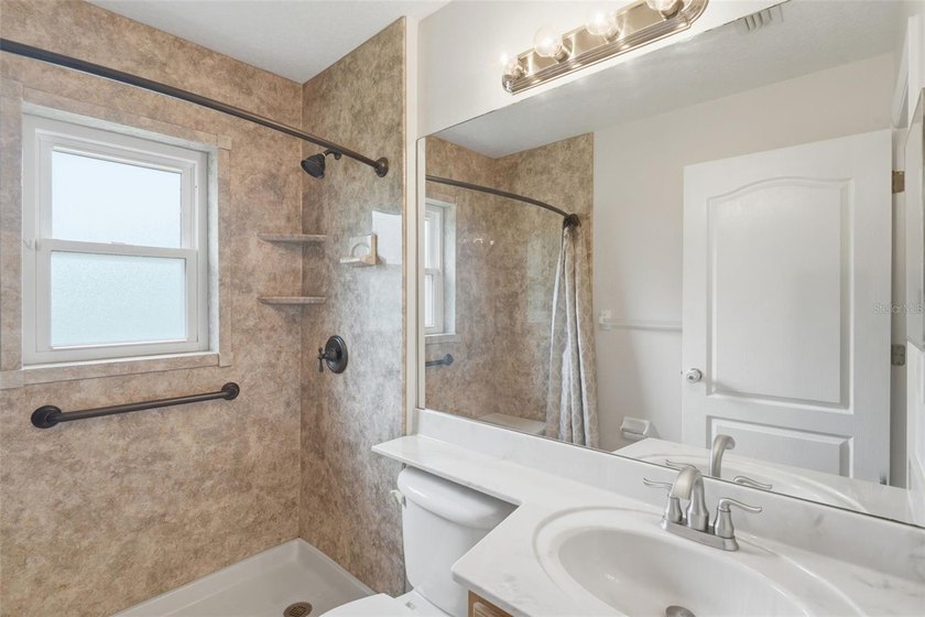 Under contract-accepting backup offers. Welcome to this - photo 31
