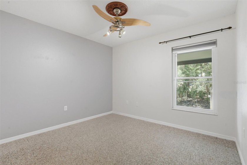 Under contract-accepting backup offers. Welcome to this - photo 33