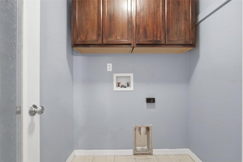 Under contract-accepting backup offers. Welcome to this - photo 35