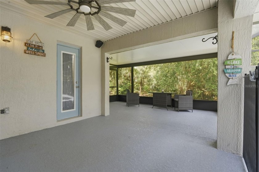 Under contract-accepting backup offers. Welcome to this - photo 40