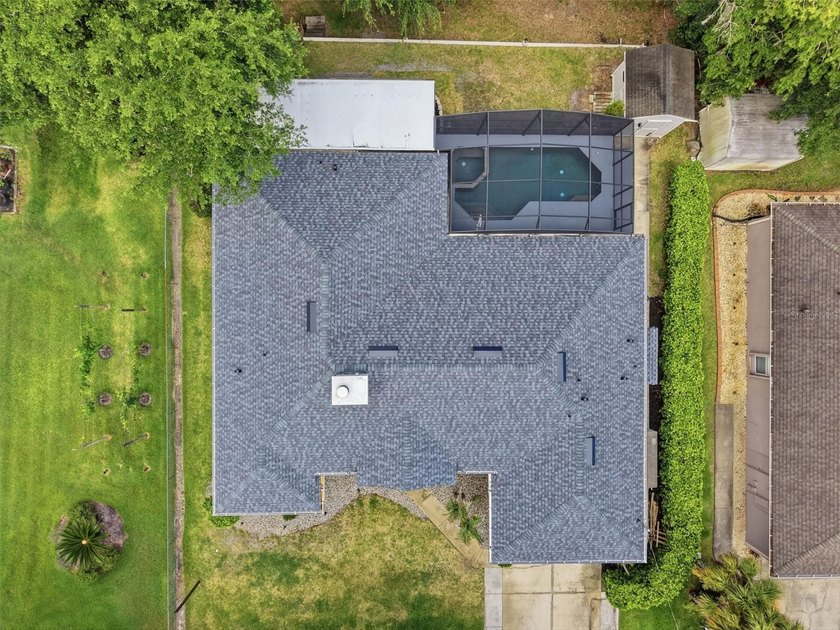 Under contract-accepting backup offers. Welcome to this - photo 45