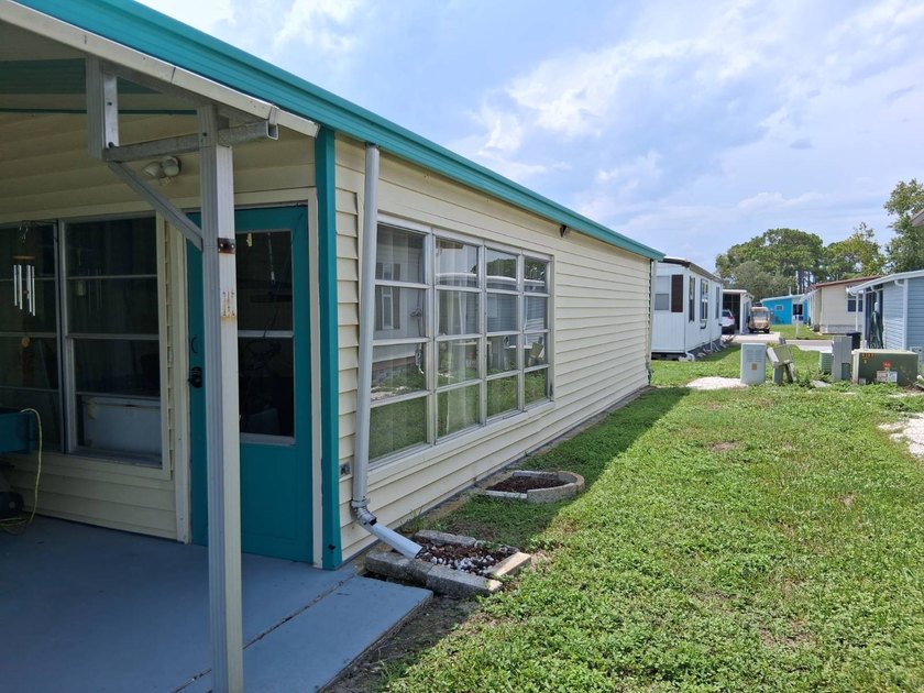Welcome to beautiful Hudson, Florida. This charming 2-bedroom - photo 4