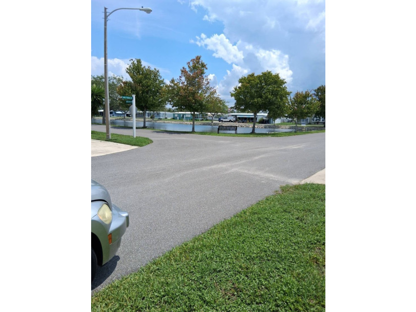 Welcome to beautiful Hudson, Florida. This charming 2-bedroom - photo 8