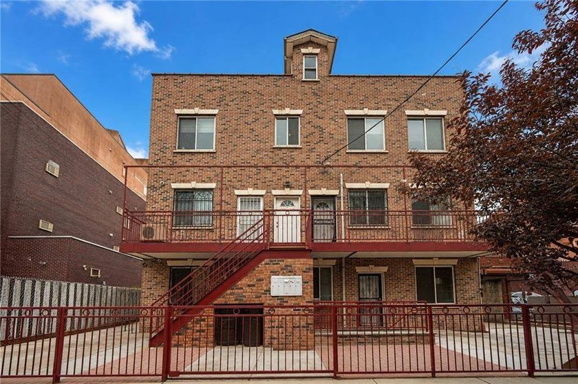 We are proud to offer a move in condition two bedroom 2 bathroom - photo 2