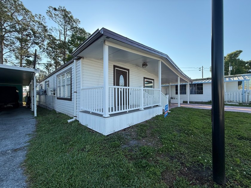 Just listed is this COMPLETELY REMODELED 2-bedroom 2-bathroom - photo 4