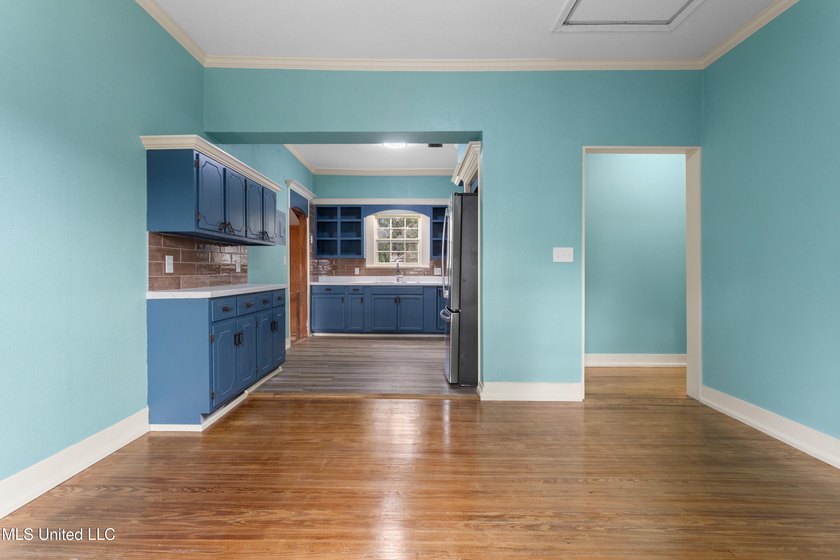 Welcome home to this beautifully renovated gem! Light-filled - photo 13