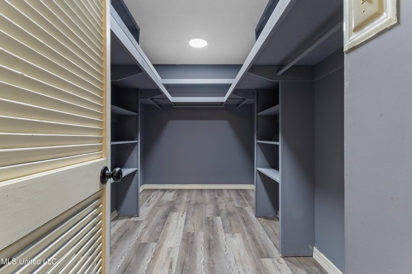 Welcome home to this beautifully renovated gem! Light-filled - photo 30