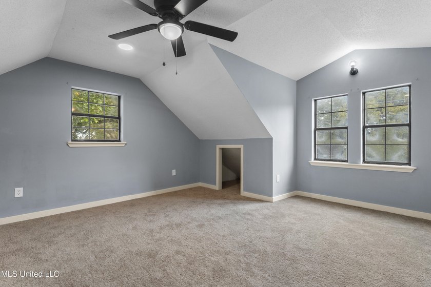 Welcome home to this beautifully renovated gem! Light-filled - photo 41