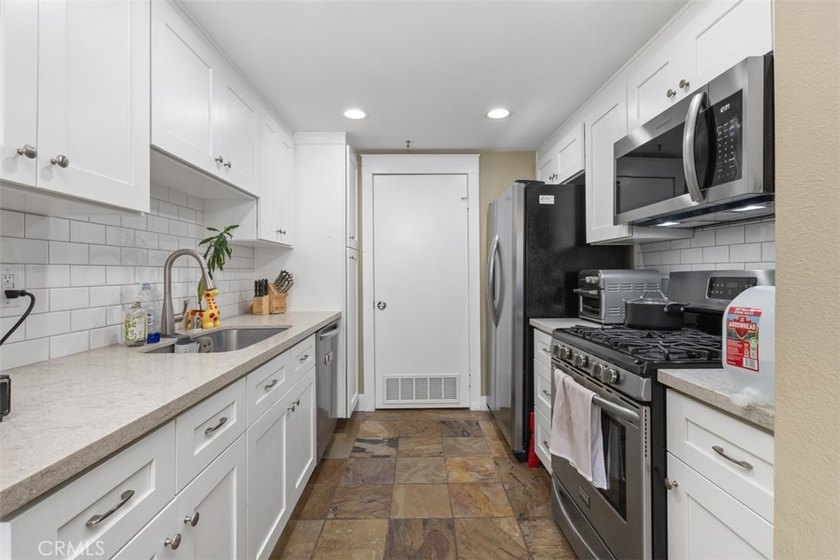 Brookstone two bedroom two full bathrooms condo in Huntington - photo 8