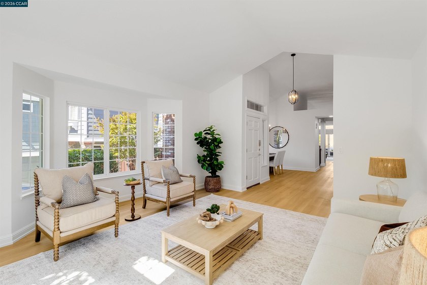 Beautifully refreshed and move-in ready, this 3-bedroom, 2-bath - photo 13