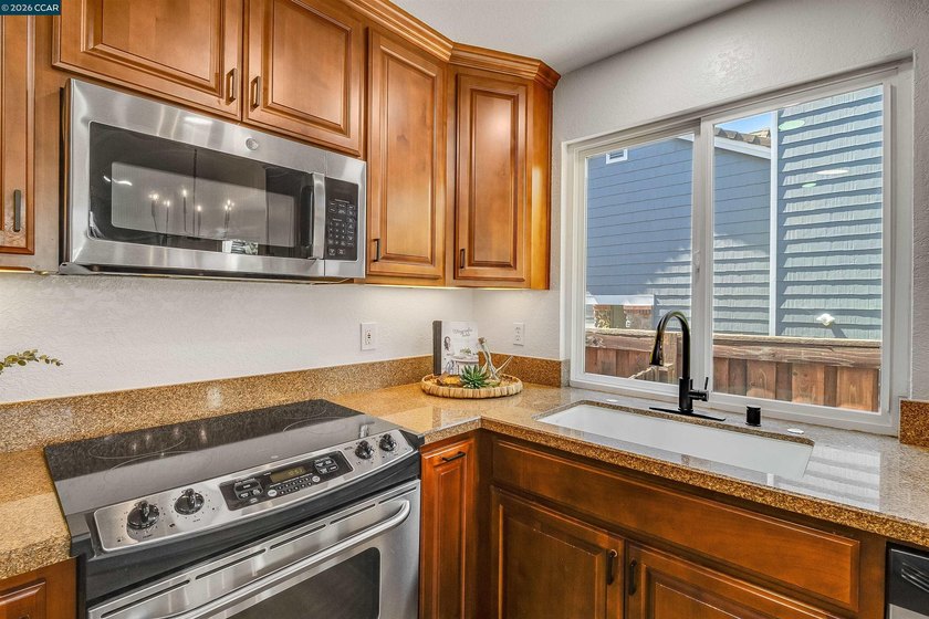 Beautifully refreshed and move-in ready, this 3-bedroom, 2-bath - photo 21