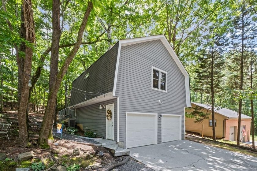 115 Leaf Lake Dr - PRIVATE 1.27-ACRE RETREAT WITH DETACHED - photo 3