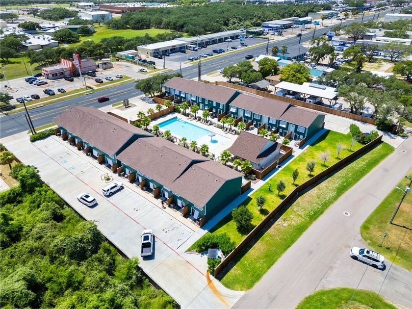 Welcome to LITTLE BAY LANDING, a beautifully renovated 24-unit - photo 22