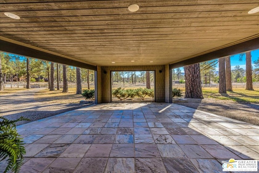 Experience exceptional country living on this spectacular 5+ - photo 4