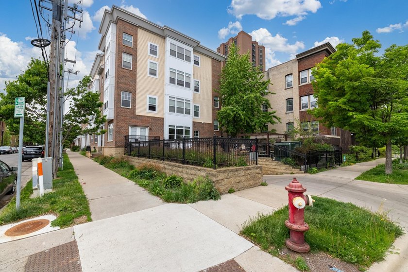 Welcome to this beautifully maintained 1-bedroom, 1-bath - photo 17