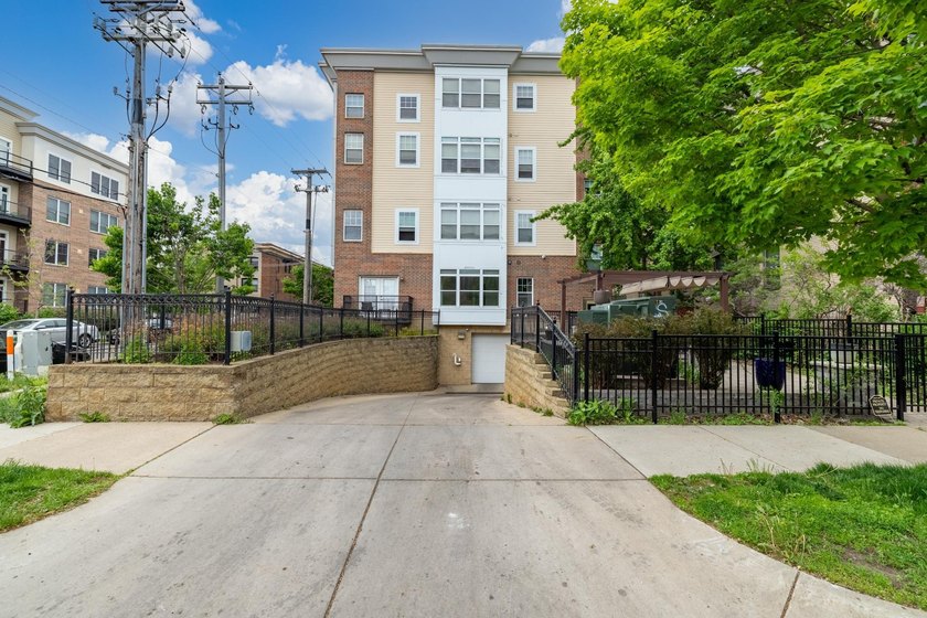 Welcome to this beautifully maintained 1-bedroom, 1-bath - photo 18