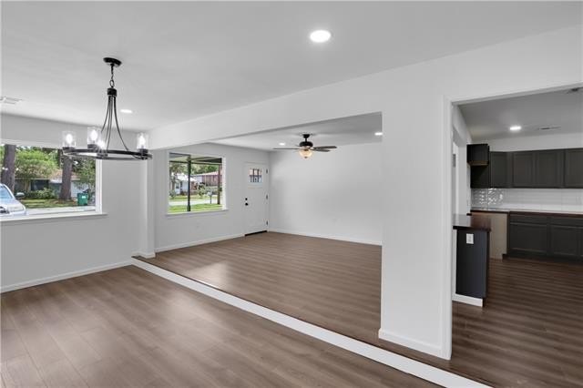 MUST SEE!!! This quaint, 3 bedroom 2 bath, completely renovated - photo 3