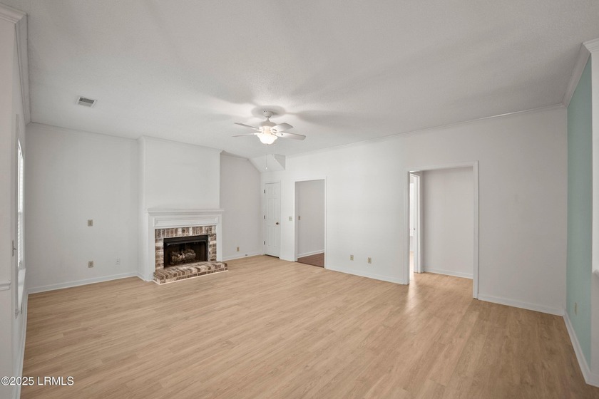 Charming 3 bedroom, 2 bath home ready for your personalizing and - photo 6
