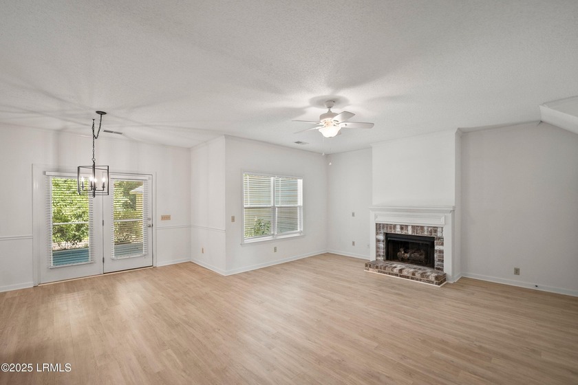 Charming 3 bedroom, 2 bath home ready for your personalizing and - photo 7