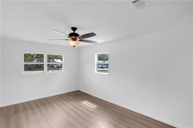 MUST SEE!!! This quaint, 3 bedroom 2 bath, completely renovated - photo 9