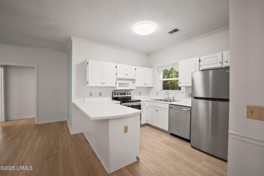 Charming 3 bedroom, 2 bath home ready for your personalizing and - photo 10