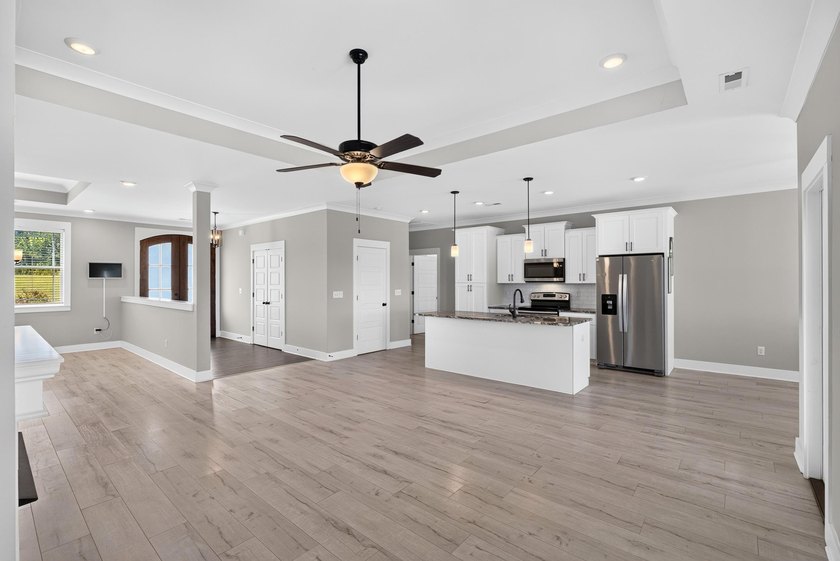 Luxury living with pond views and NO HOA!! Welcome to this - photo 11