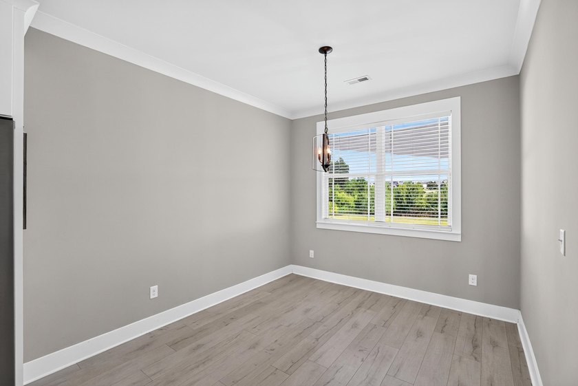 Luxury living with pond views and NO HOA!! Welcome to this - photo 12