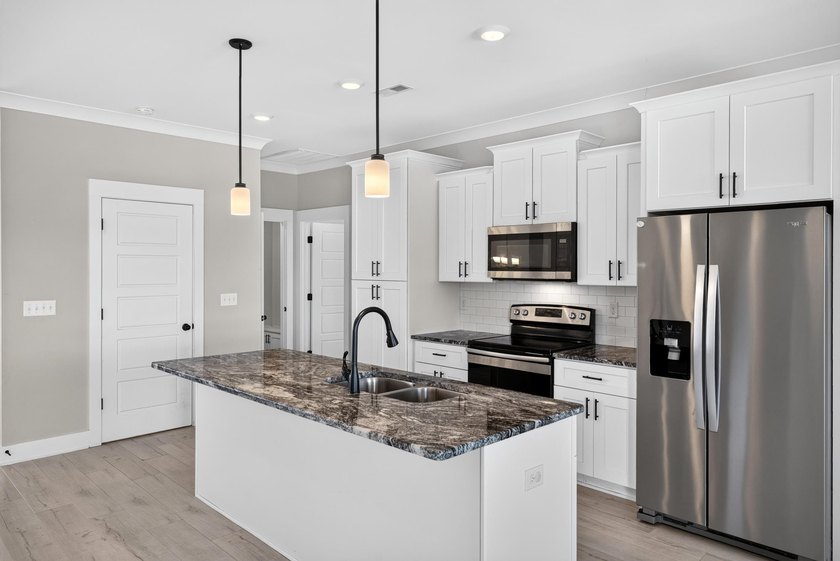 Luxury living with pond views and NO HOA!! Welcome to this - photo 13