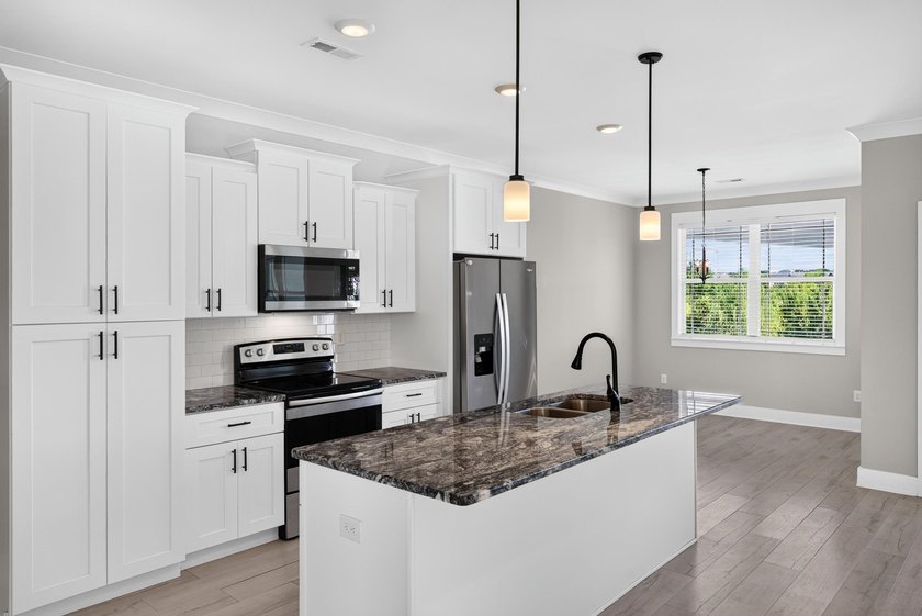 Luxury living with pond views and NO HOA!! Welcome to this - photo 15